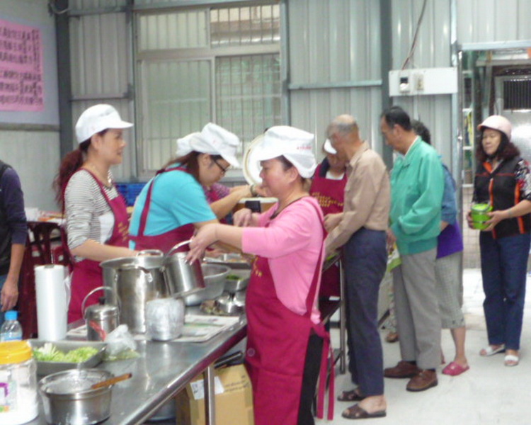 西川里 老人免費營養午餐